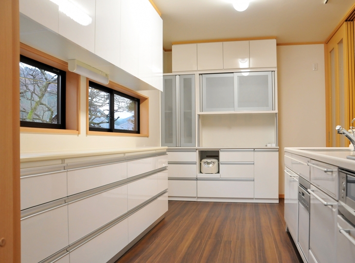 カウンター収納を並列させる